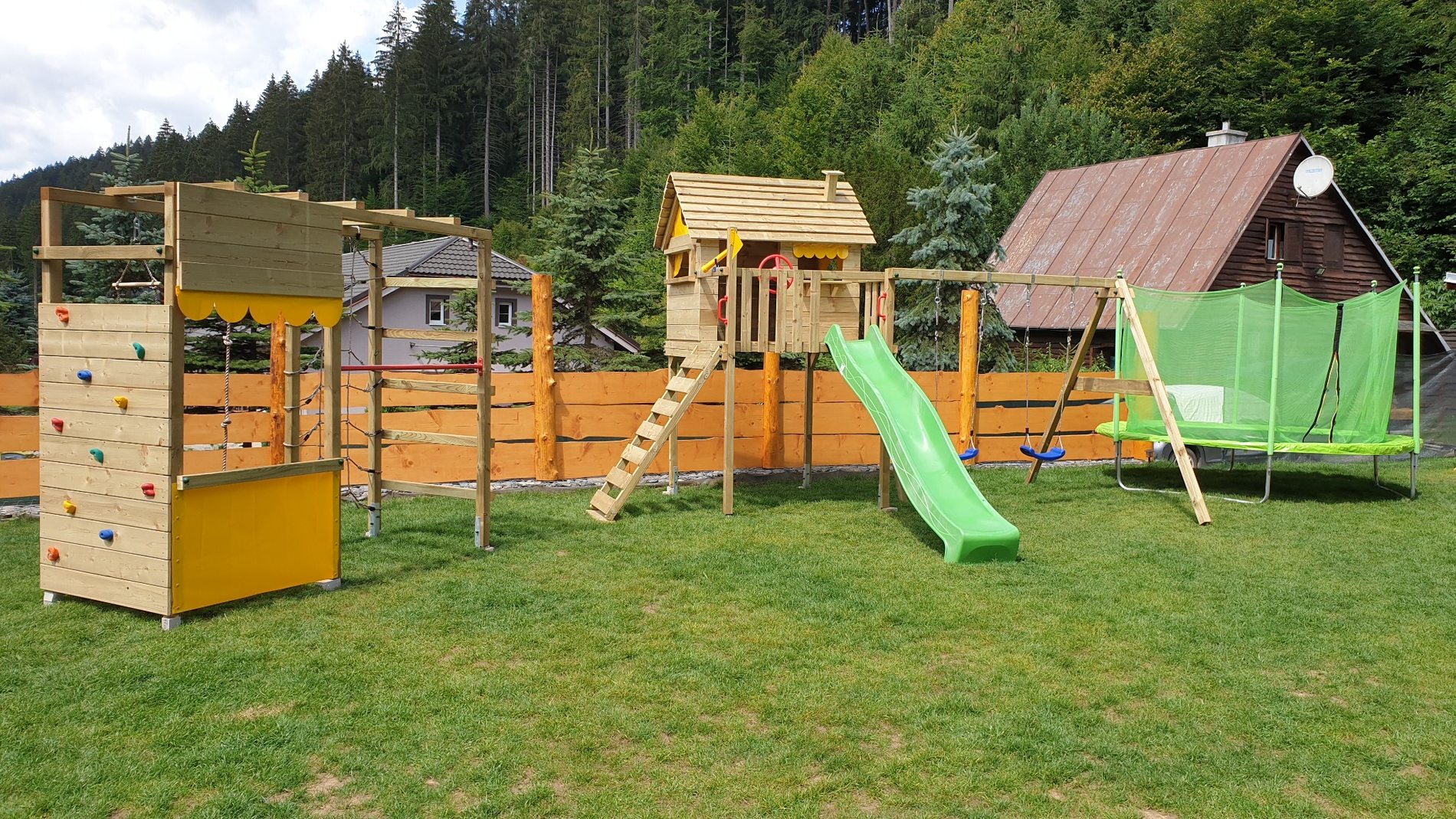 Veľké detské ihrisko pri chate